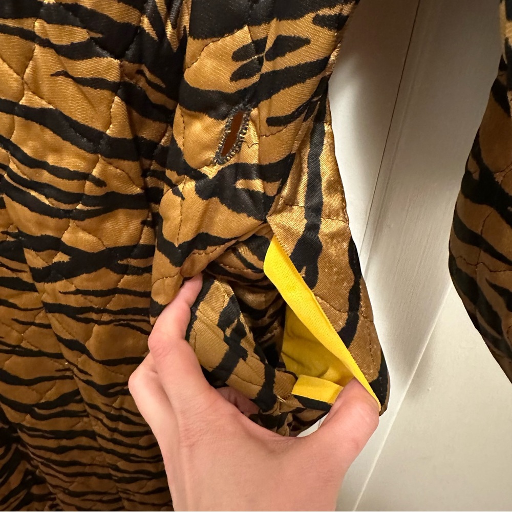 Vintage 60s Tiger Print Quilted House Dress Robe Sz 10 Union Made Velvet Neck - Picture 4 of 12